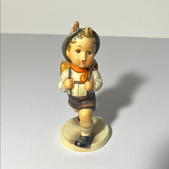 Charming “School Boy” Figurine Hummel. GH105 - Picture 1 of 5